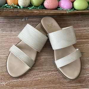 Betani sandals (off white size: 7.5)